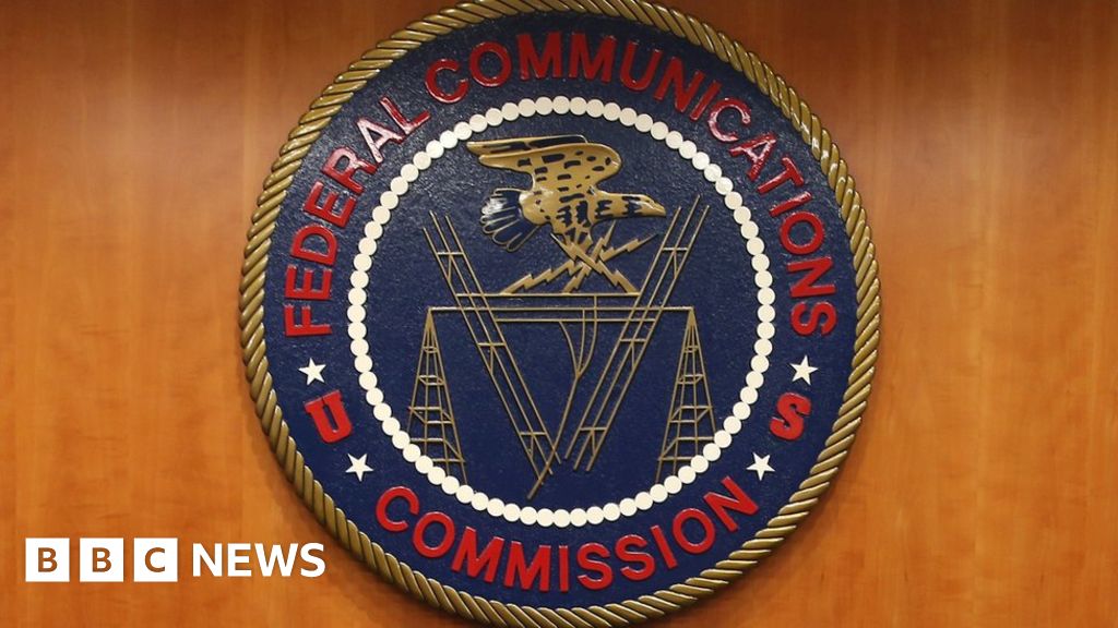 FCC website 'targeted by attack' after John Oliver comments BBC News(01)