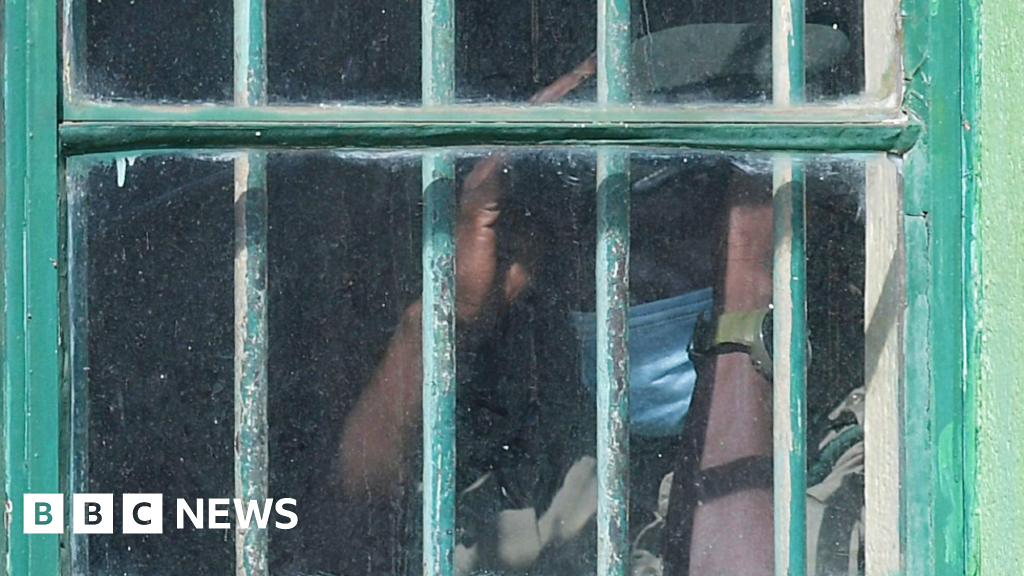 Kenyan Muslim cleric refuses to leave jail after acquittal BBC News