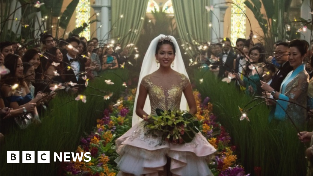 Crazy Rich Asians Tops Us Box Office In Weekend Debut Bbc News 