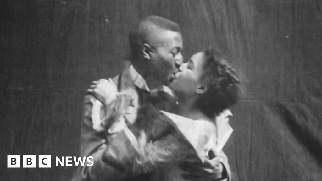 Why This Is One Of Cinema'S Most Important Kisses - Bbc News