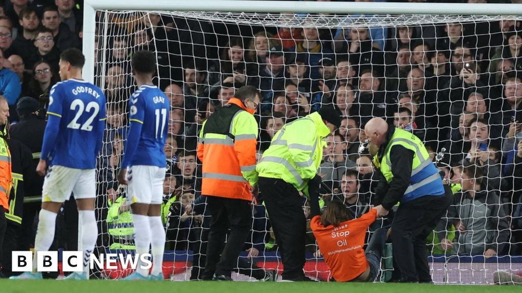 Everton v Newcastle: Arrest after protester ties himself to goalpost