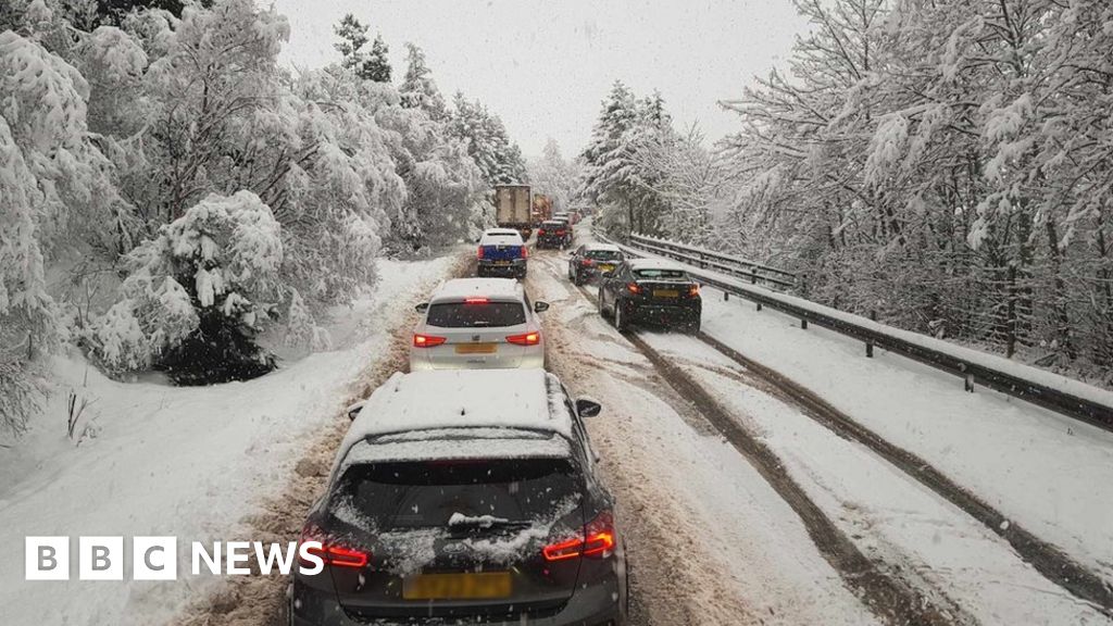 Snow and rain cause Christmas travel disruption