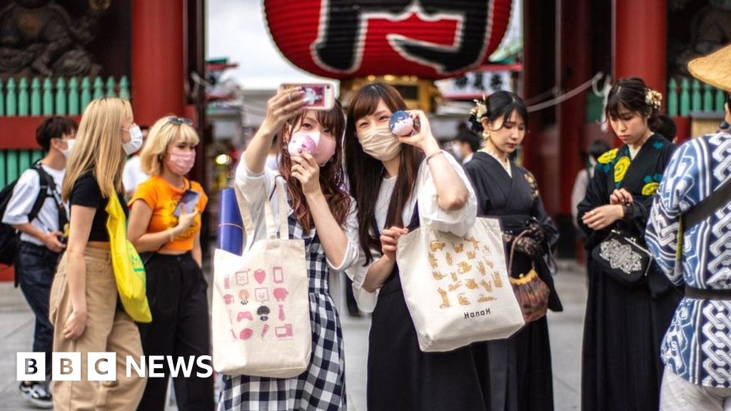 Covid-19: Japan reopens to tourists - but with strict rules