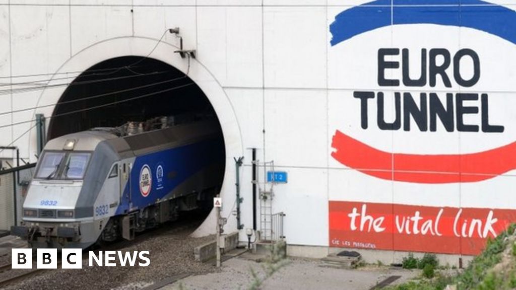 Hundreds of migrants now target Eurotunnel every night BBC News