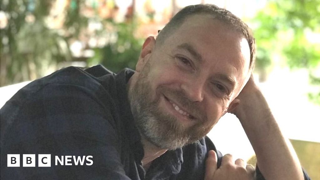 Ukraine: British teacher evacuates colleagues in school bus