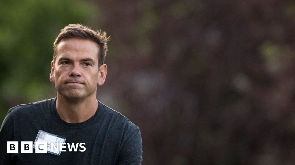 Lachlan Murdoch drops lawsuit against news site Crikey