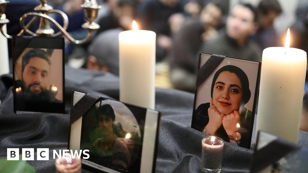 Iran plane crash: Vigil held for victims in Toronto