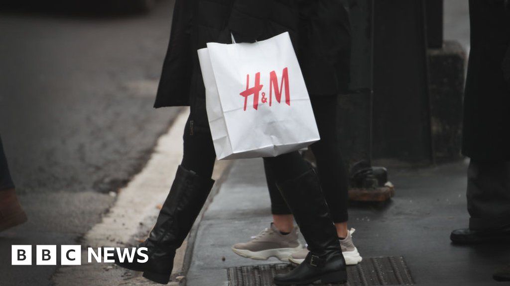 H&M temporarily suspends all sales in Russia