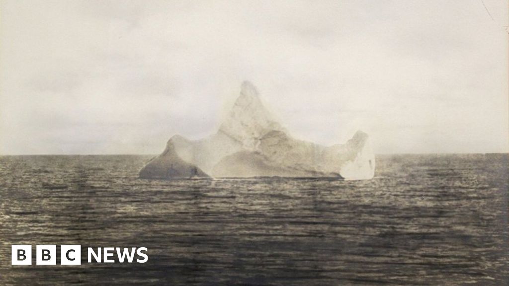 Spanien af Sammenlignelig Titanic iceberg' photograph to be auctioned - BBC News