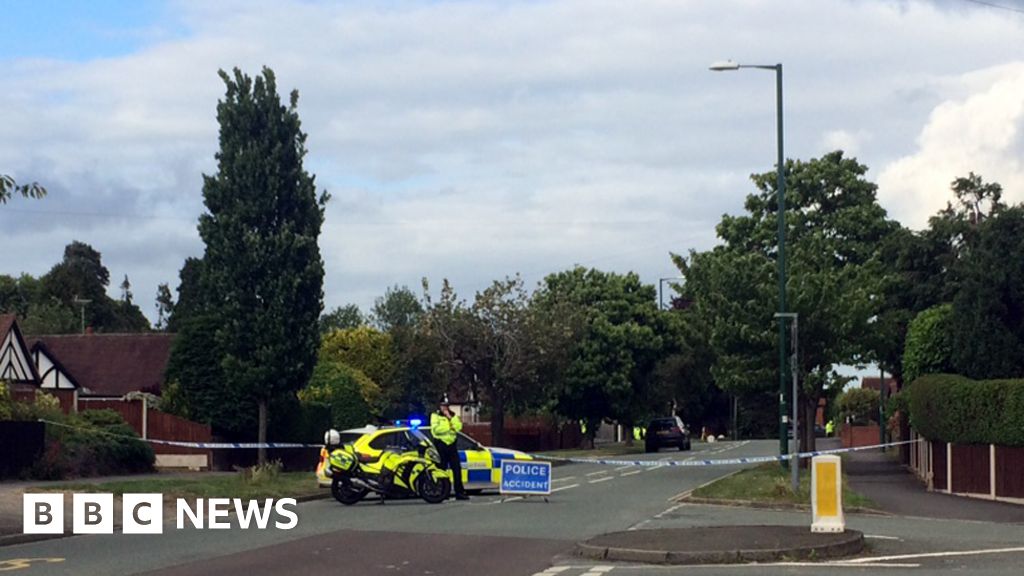 Tribute to schoolgirl killed in Shrewsbury crash - BBC News