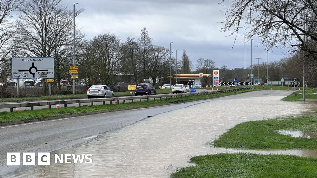 Northampton A4500 Weedon Road closed after flooding BBC News