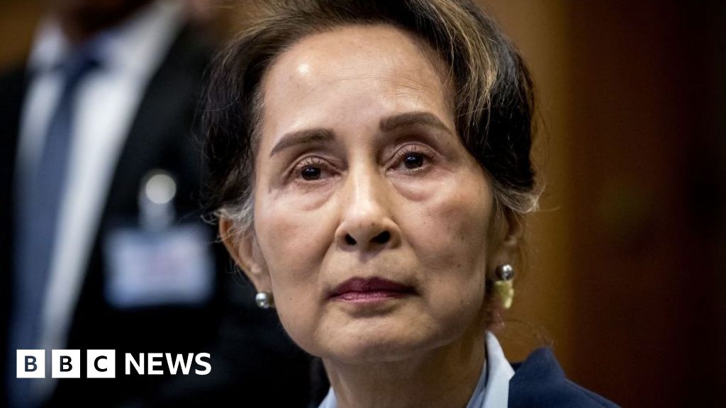 Бившият лидер на Мианмар Аун Сан Су Чи беше помилвана