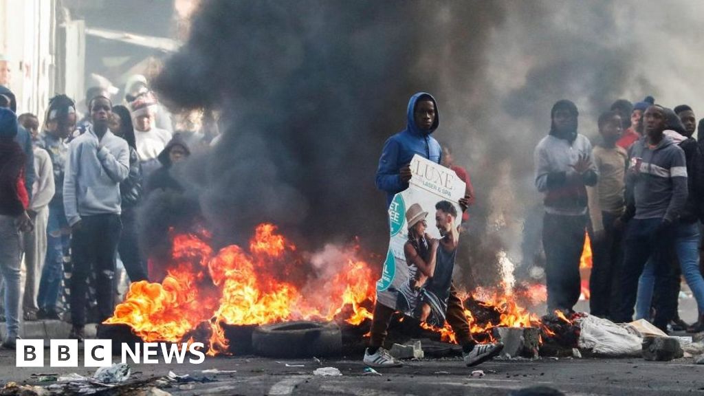 Five people killed in Cape Town taxi strike violence