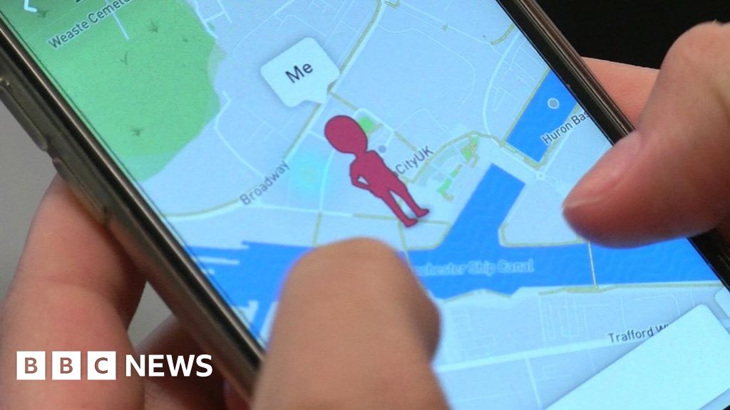 Schools issue Snapchat Map warning - BBC News