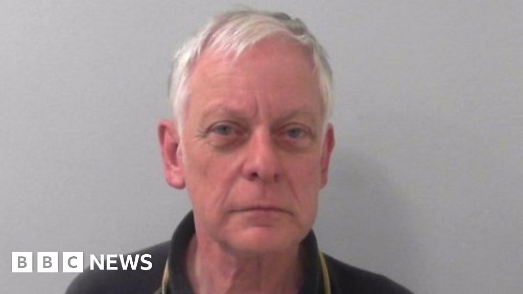 Former North Yorkshire teacher jailed for raping girl in 1990s - BBC News