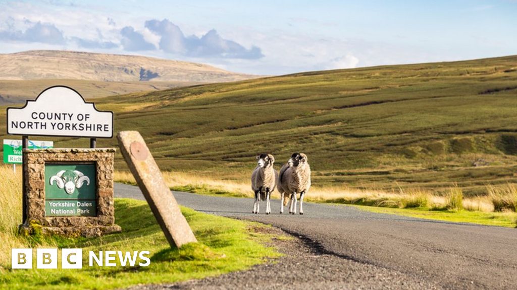 Yorkshire Dales say visitors need basic messages - BBC News