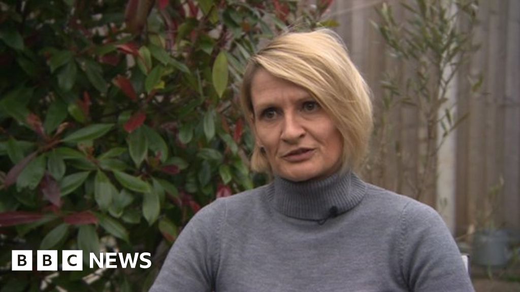 Leeds United's Lucy Ward discusses football's 'dinosaurs' BBC News