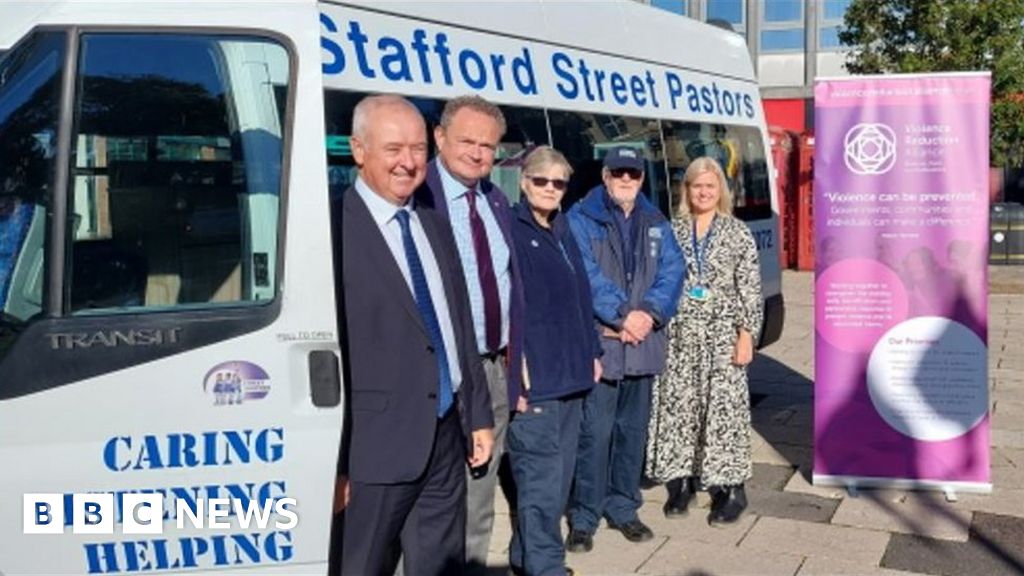 Stafford bus converted into nighttime safe space for women BBC News
