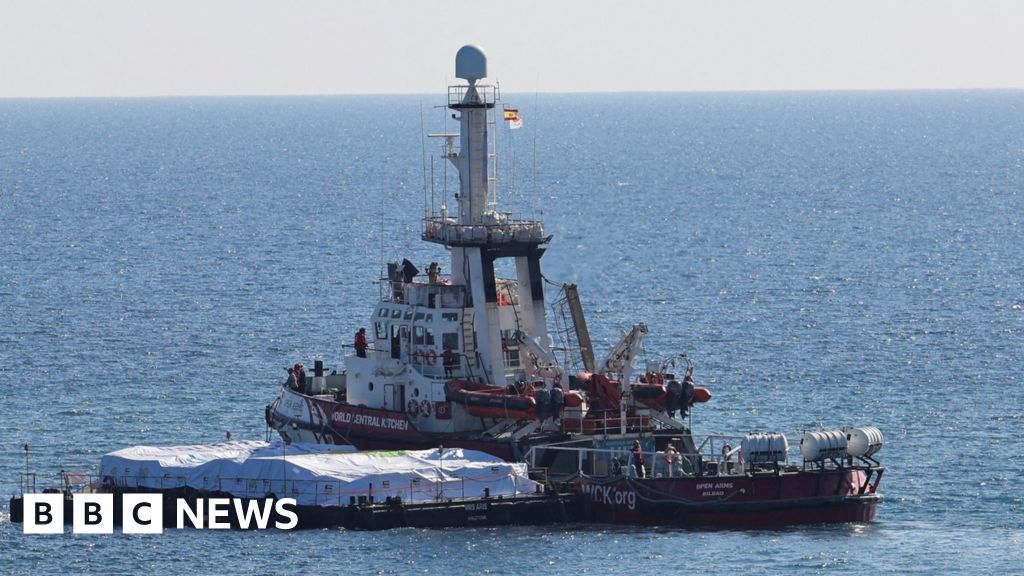 गाजा युद्ध: प्राथमिक चिकित्सा जहाज साइप्रस से रवाना हुआ