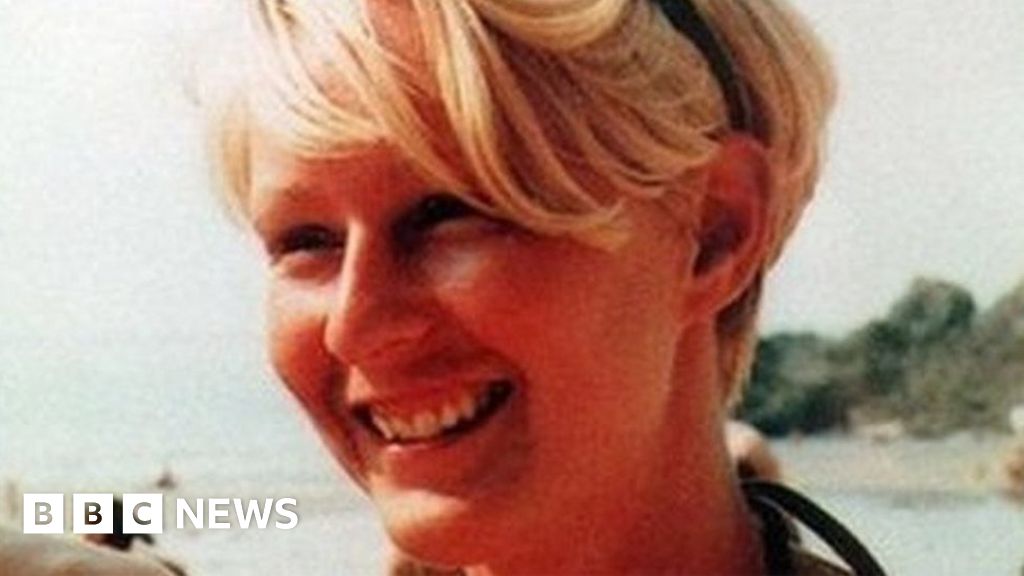 Melanie Hall murder case: Parents offer £50k reward - BBC News