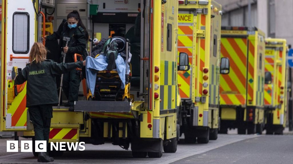 Covid: Next few days crucial as admissions rise, says health boss