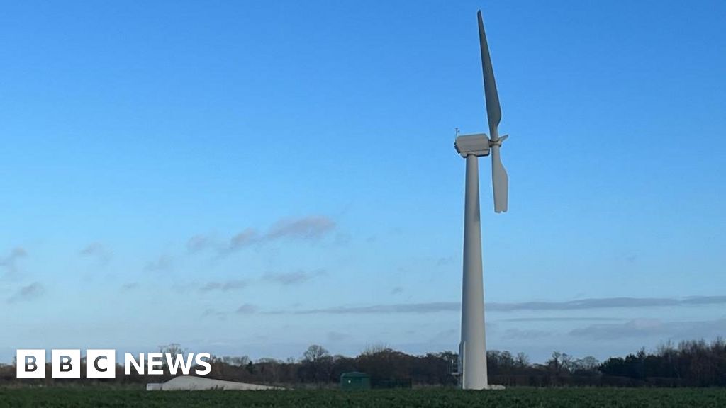 Somerton wind turbine damaged during Storm Elin 