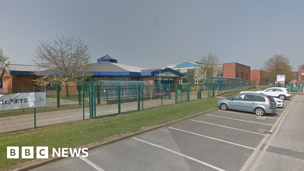 Nottinghamshire teacher struck off over girl's birthday cash BBC News