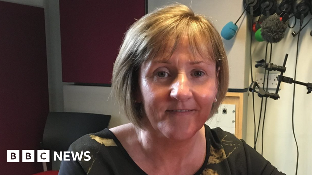 NHS Forth Valley chief executive Cathie Cowan to retire BBC News
