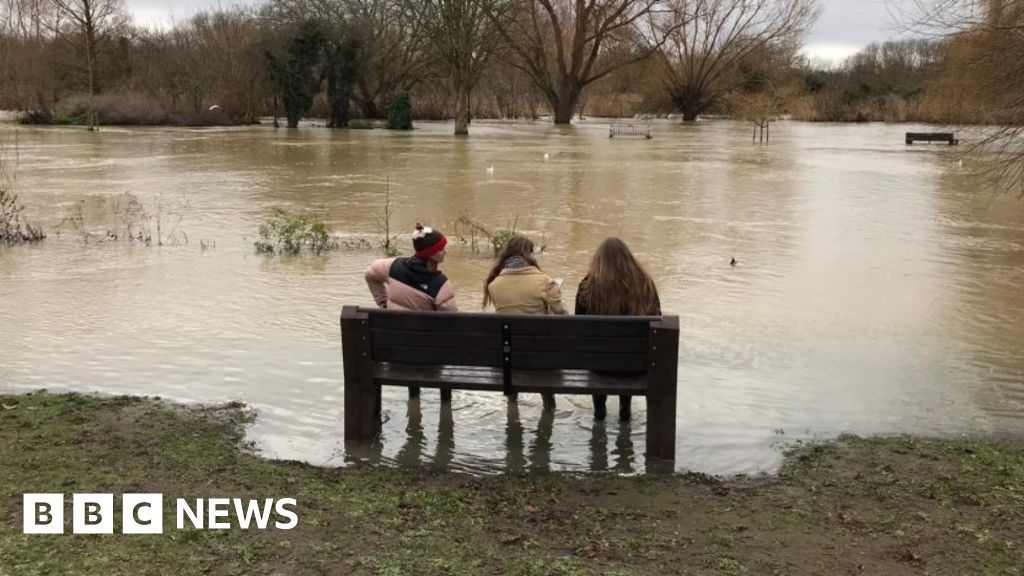 Bedfordshire flooding Water levels pass 'peak' but warnings remain