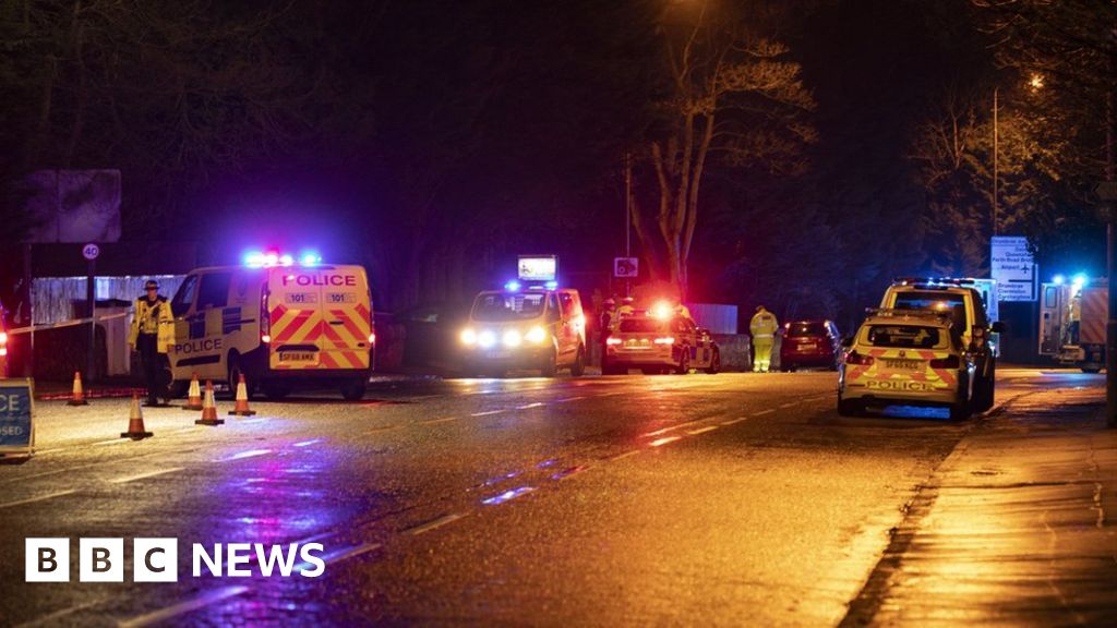 Edinburgh's Queensferry Road closed after serious crash thumbnail