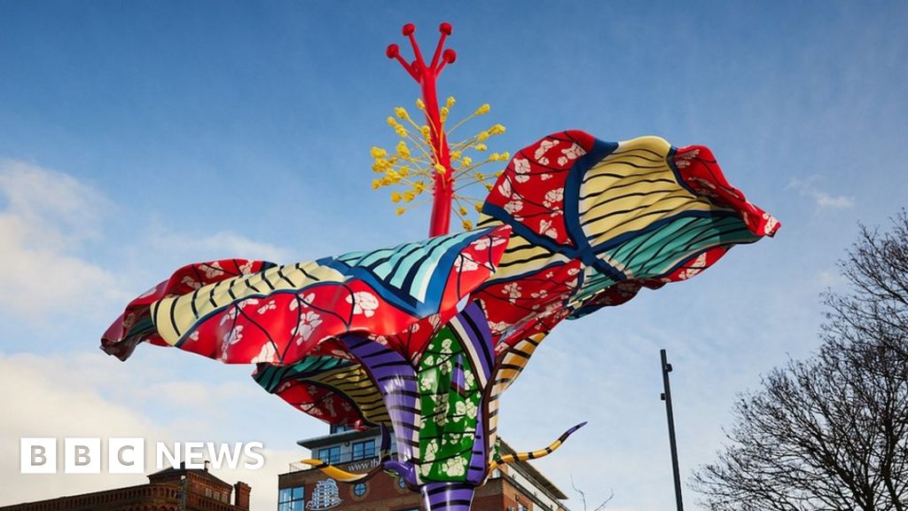 Leeds: floral sculpture by David Oluwale unveiled in city center