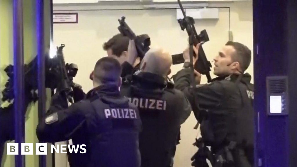 Hamburg shooting: Armed police storm a building