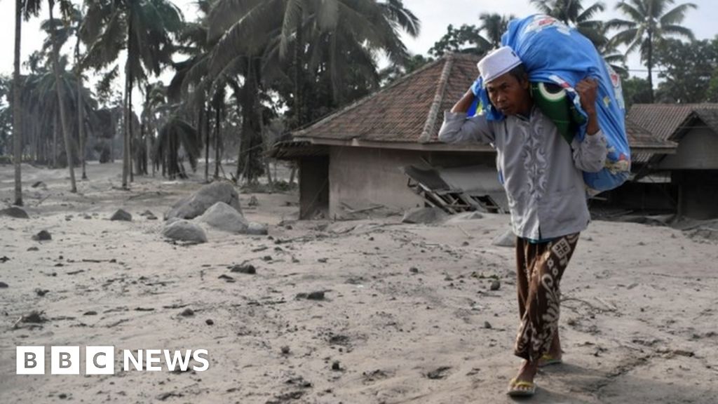 Indonesia volcano: Dozens injured as residents flee huge ash cloud from Mt Semeru – BBC News