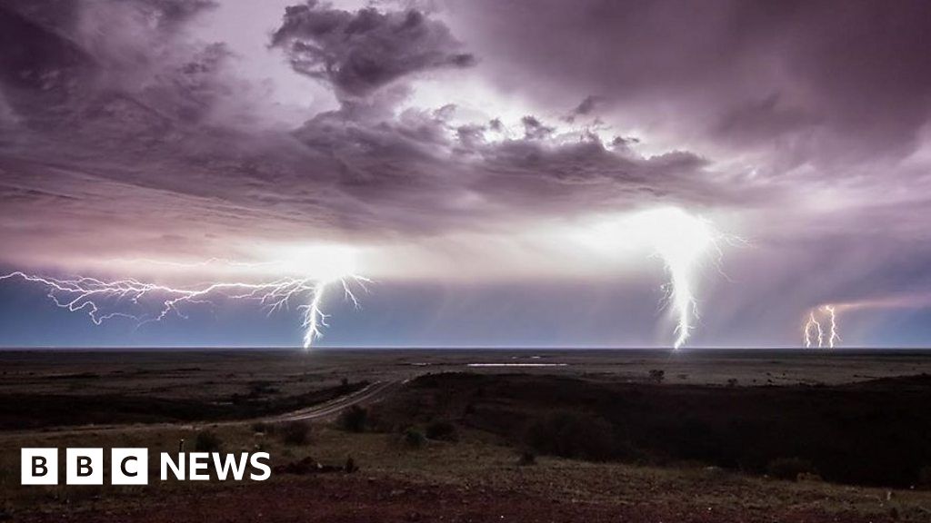 Australia drought Capturing spectacular storms in the outback BBC News