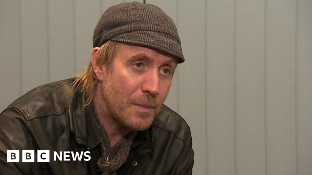 Rhys Ifans backs Shelter Cymru's homelessness campaign - BBC News