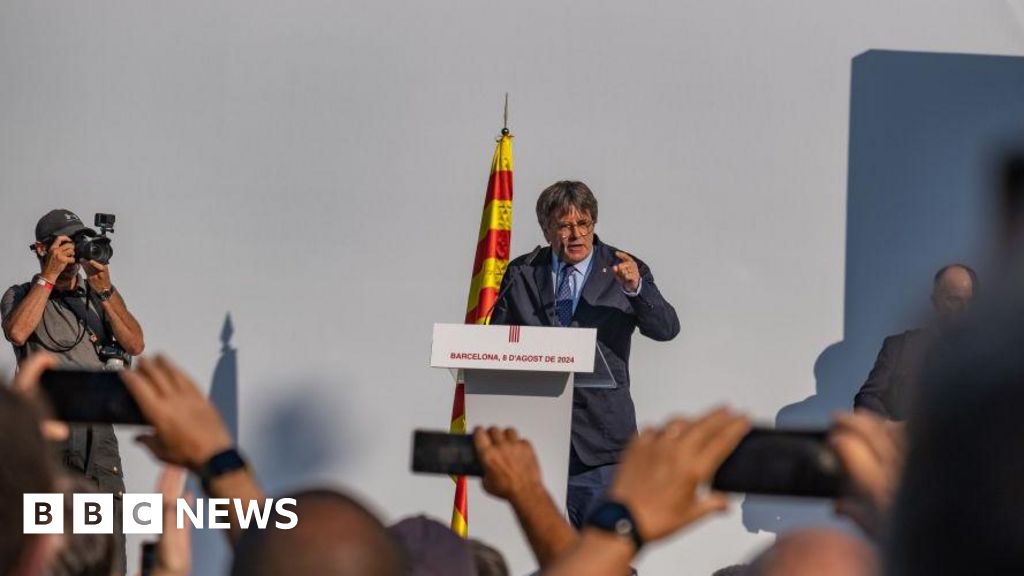 Ex-Catalan leader ‘eludes police manhunt and flees Spain’