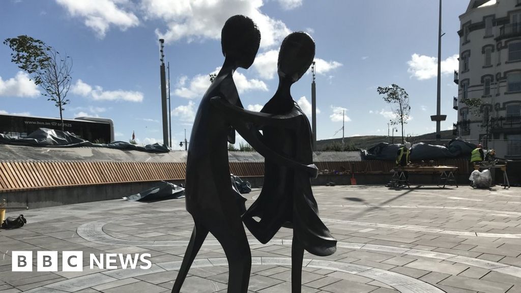 isle-of-man-the-dancers-sculpture-unveiled-on-promenade