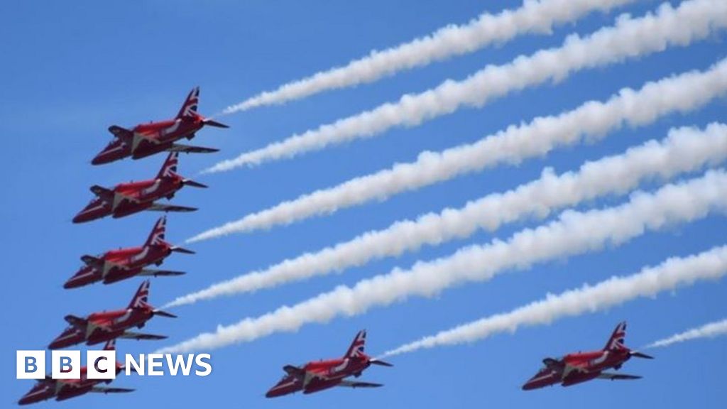 Welshpool air show cancelled 'due to poor weather' - BBC News