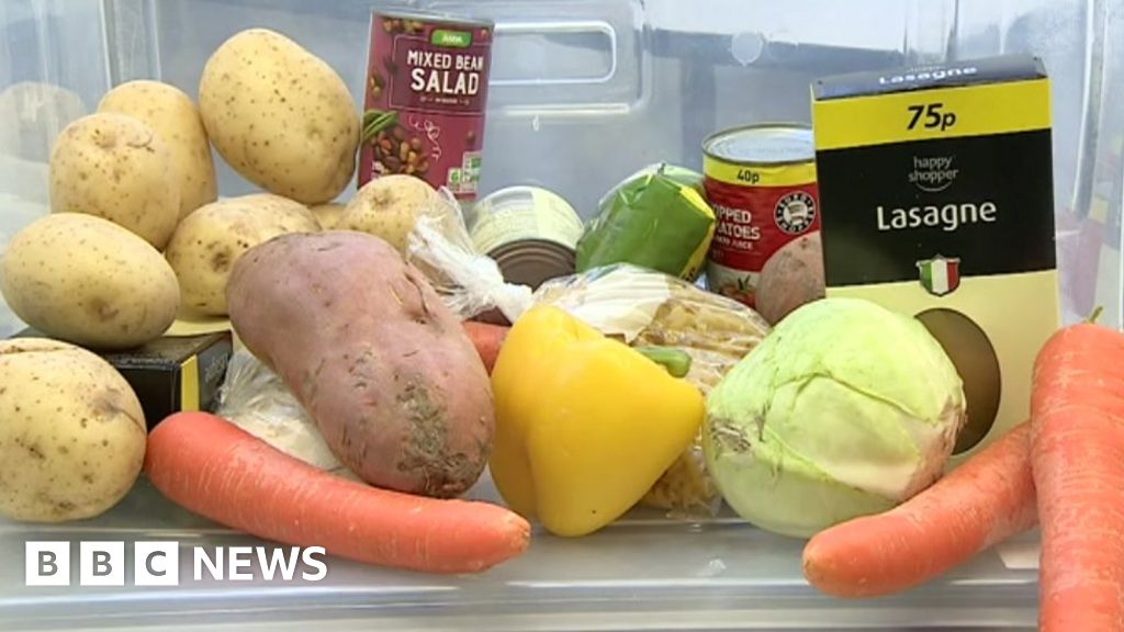 Food box scheme for parents to beat obesity at Birmingham school BBC News