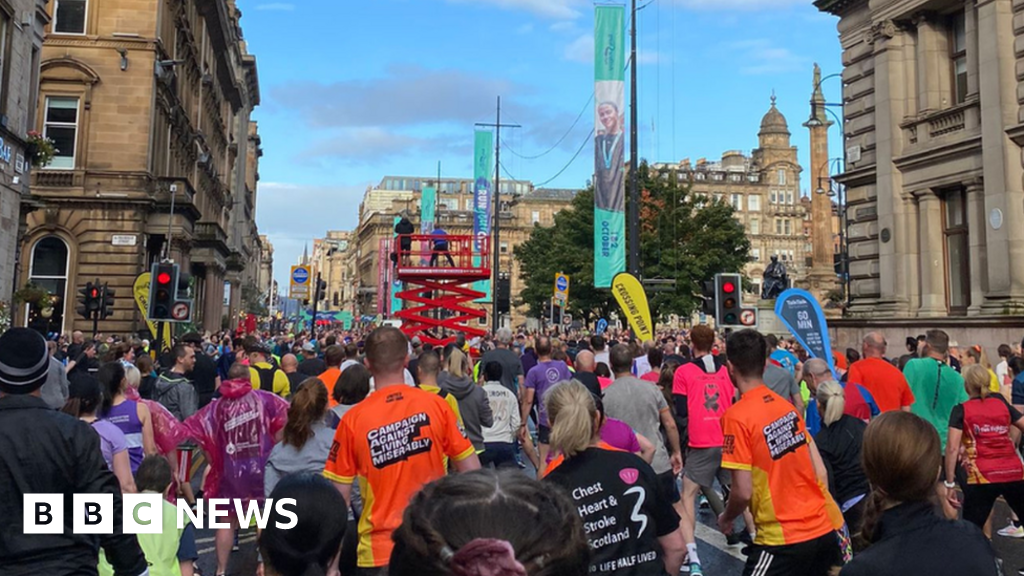 Great Scottish Run: Anger over repeat of 150m course error - BBC News