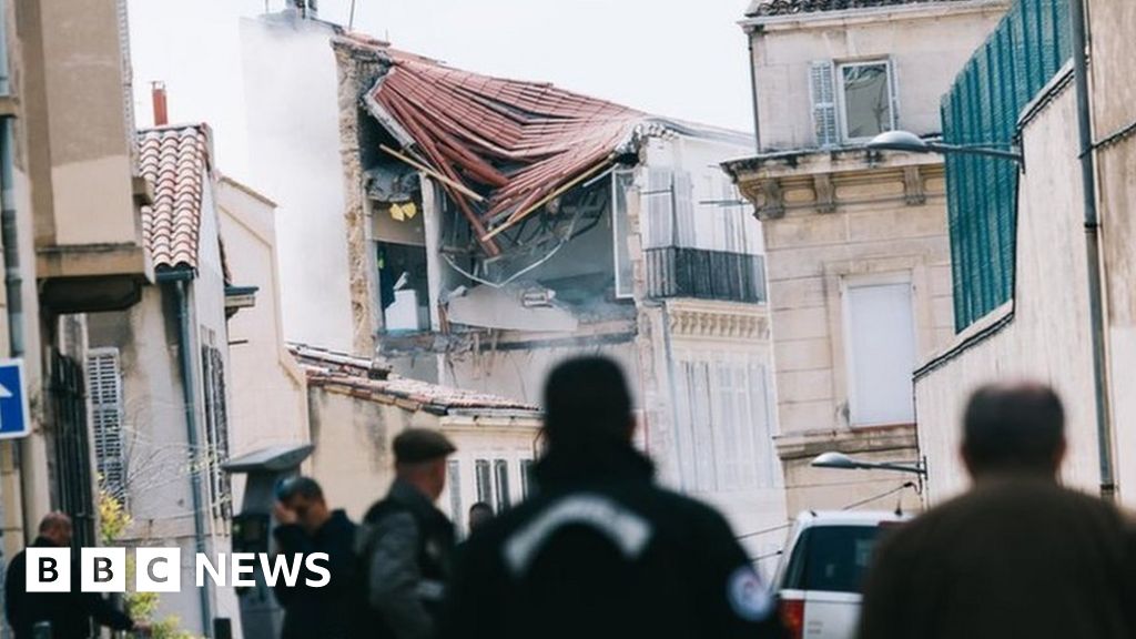 El edificio de Marsella se derrumba, matando a ocho personas