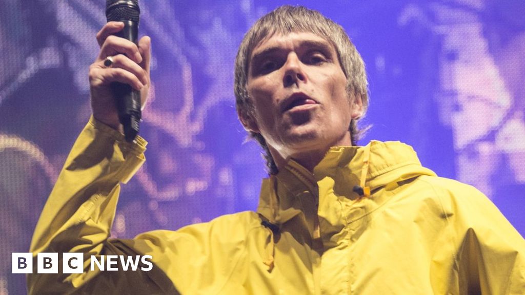 Ian Brown steps down from festival over vaccine