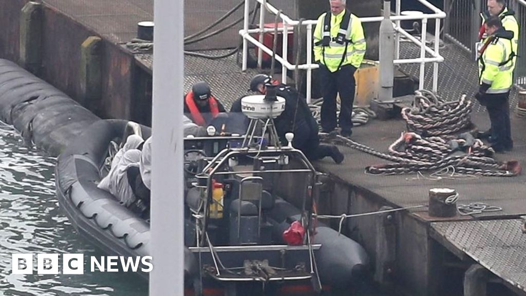 Migrants Found In English Channel Boats - BBC News