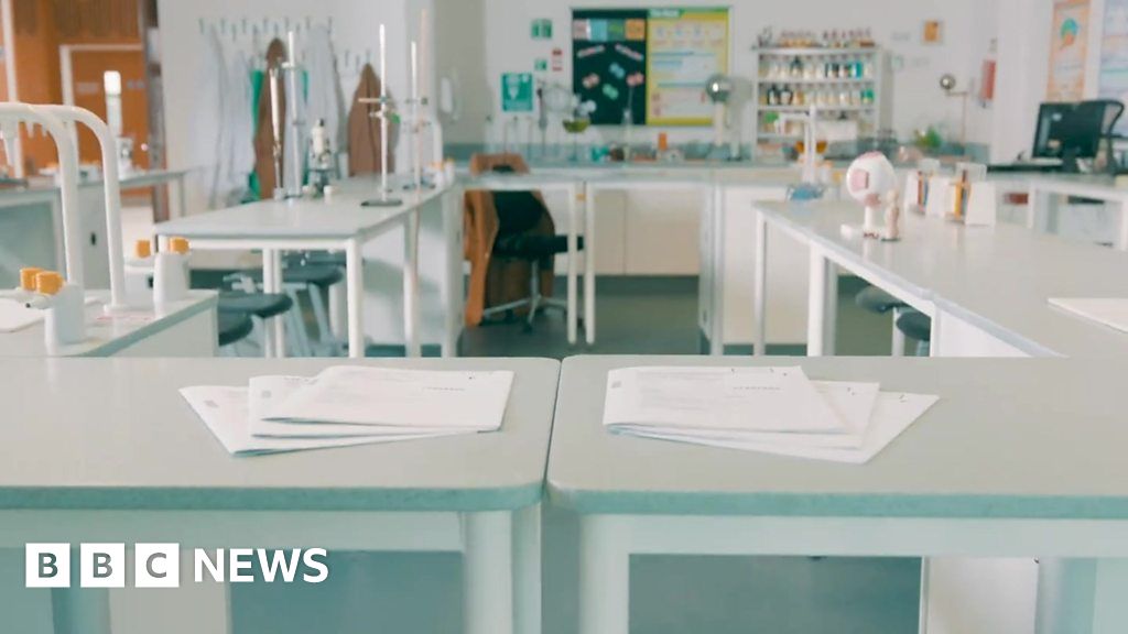 How Science GCSEs In England Are Changing - BBC News