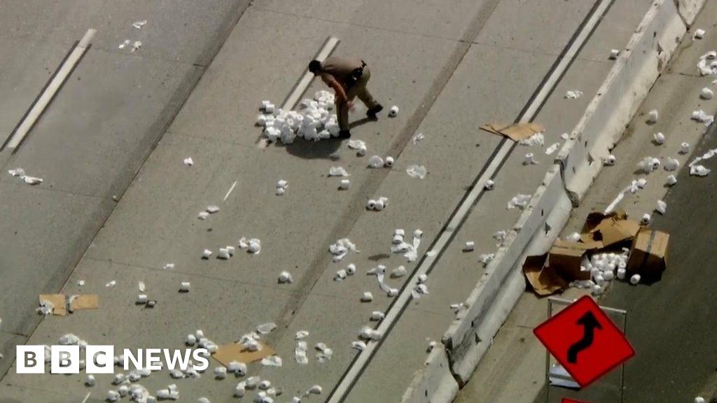 Toilet paper spill ‘clogs’ traffic on US highway