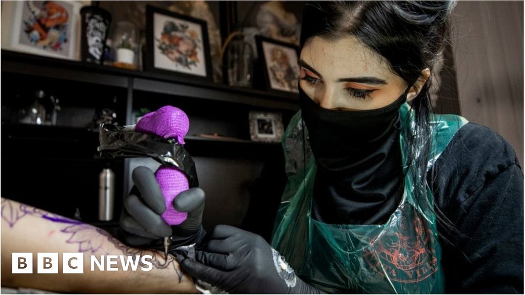 Coronavirus: What are the rules for nail bars and tattoo artists?