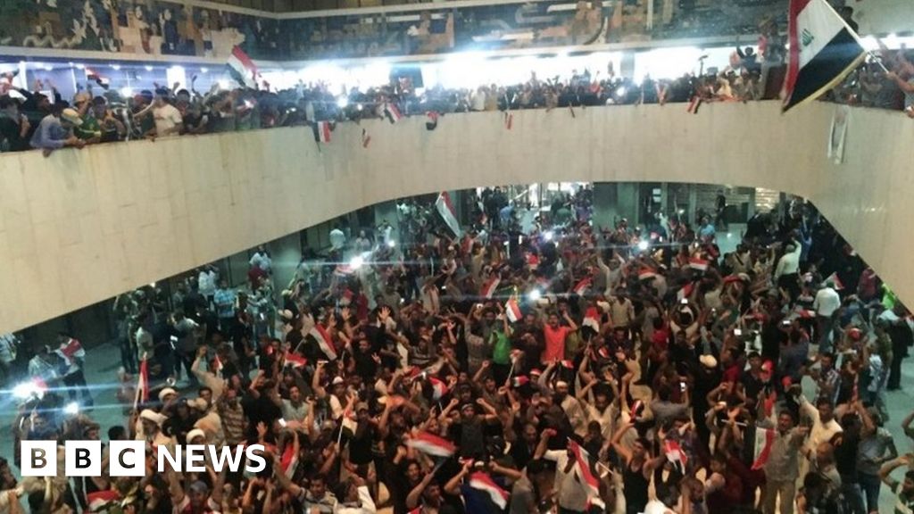 Hundreds Of Shia Protesters Storm Iraq Parliament Bbc News