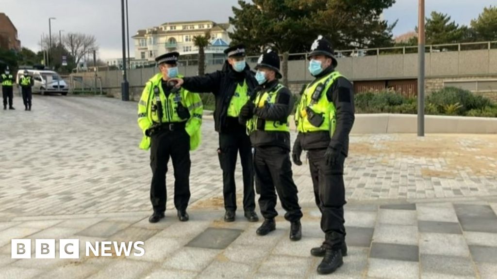 Bench arrest video 'stage-managed by anti-lockdown protesters'