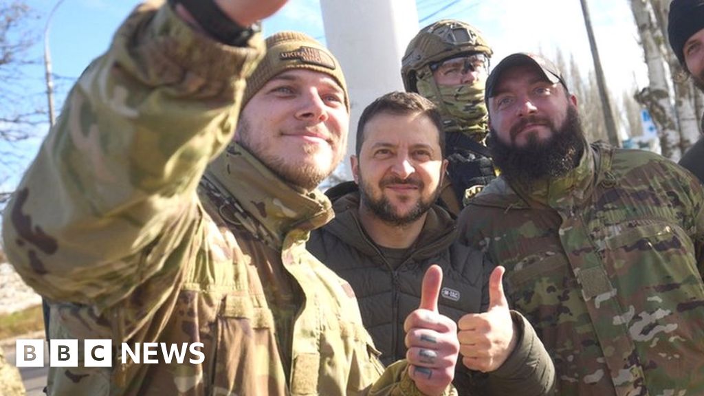 Ukraine war: ‘Long and difficult path’ ahead – Zelensky in Kherson – BBC