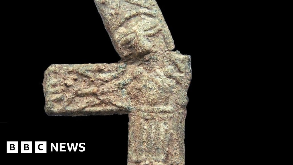 'Exceptionally rare' crucifix found by metal detectorist 